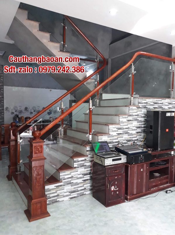 Cầu thang kính chân trụ inox 304