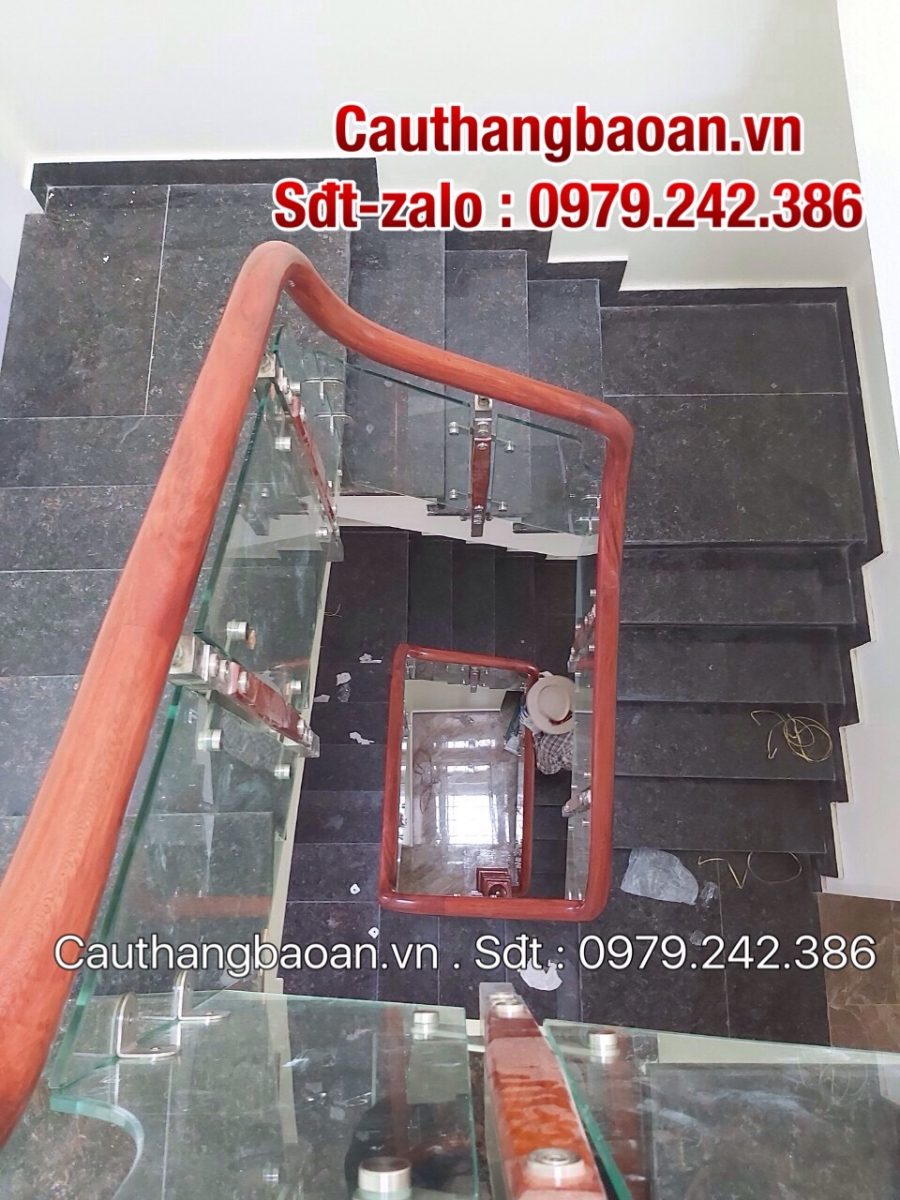 Lan can cầu thang kính đẹp hiện đại