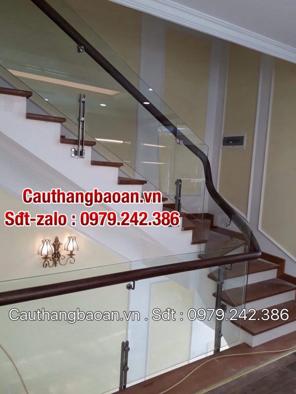 mẫu cầu thang kính hiện đại