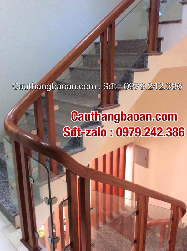 Lan can cầu thang kính gỗ hiện đại