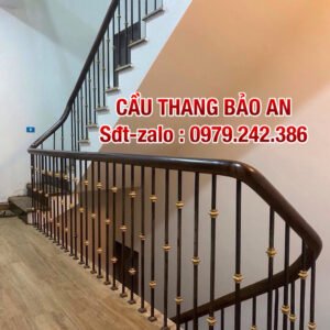 Cầu thang sắt mỹ thuật đẹp , Cầu thang lan can sắt tay vịn gỗ tại Hà Nội