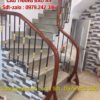 Cầu thang sắt đẹp tay vịn gỗ , Lan can cầu thang sắt mỹ thuật tại Hà Nội