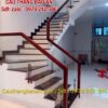 Cầu thang kính tay vịn gỗ đẹp , Lan can cầu thang kính cường lực