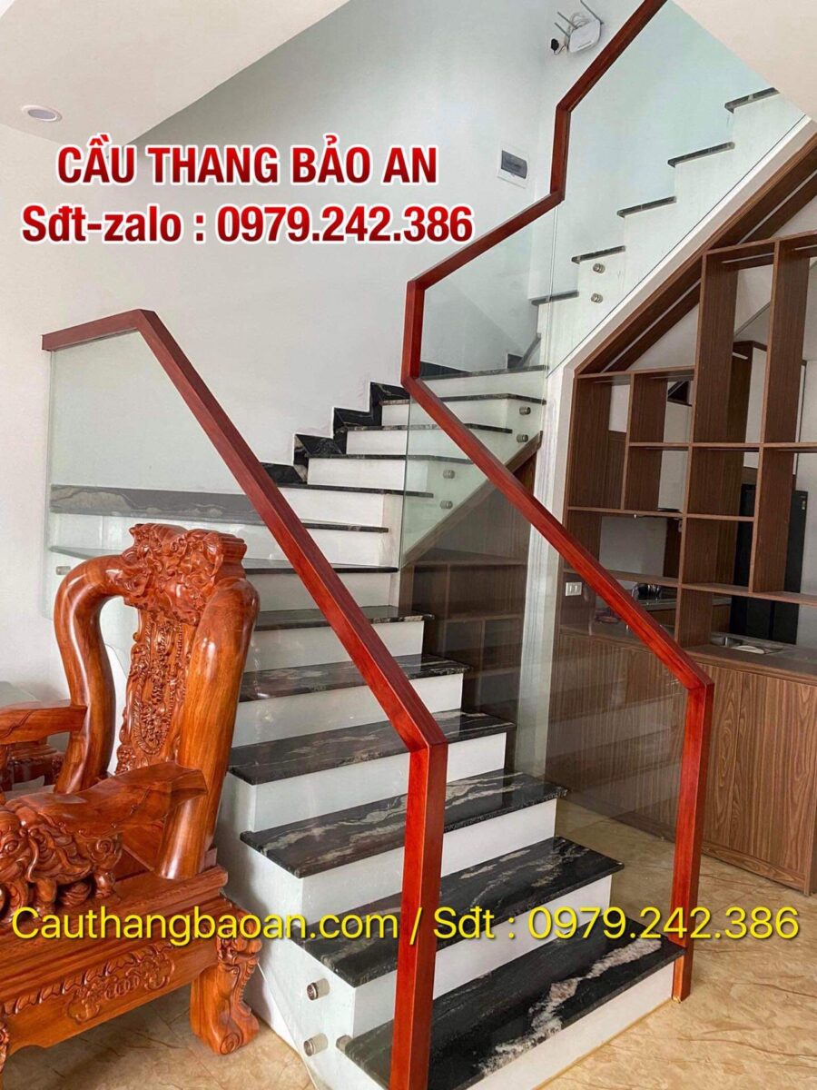 CẦU THANG KÍNH TAY VỊN GỖ TẠI GIA LÂM HÀ NỘI