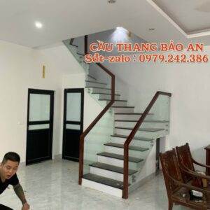CẦU THANG LAN CAN KÍNH CƯỜNG LỰC . CẦU THANG KÍNH ĐẸP TẠI HÀ NỘI