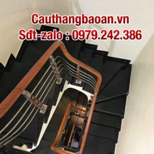 CẦU THANG INOX TAY VỊN GỖ TẠI HÀ NỘI . CẦU THANG INOX ĐẸP TAY VỊN GỖ