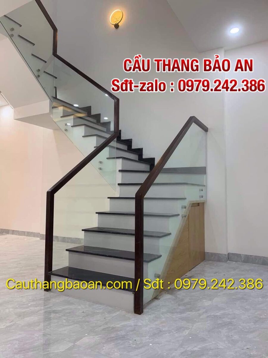 CẦU THANG KÍNH TAY VỊN GỖ ĐẸP TẠI HẠ LONG, QUẢNG NINH