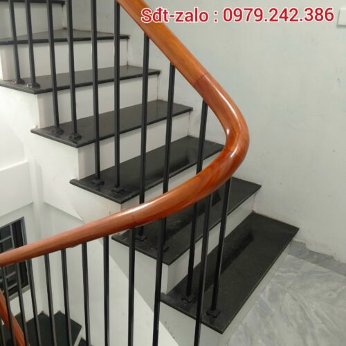 CẦU THANG LAN CAN SẮT TAY GỖ ĐẸP. TAY VỊN CẦU THANG SẮT ĐẸP