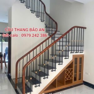 CẦU THANG HOA SẮT NGHỆ THUẬT. MẪU CẦU THANG SẮT ĐẸP TAY GỖ